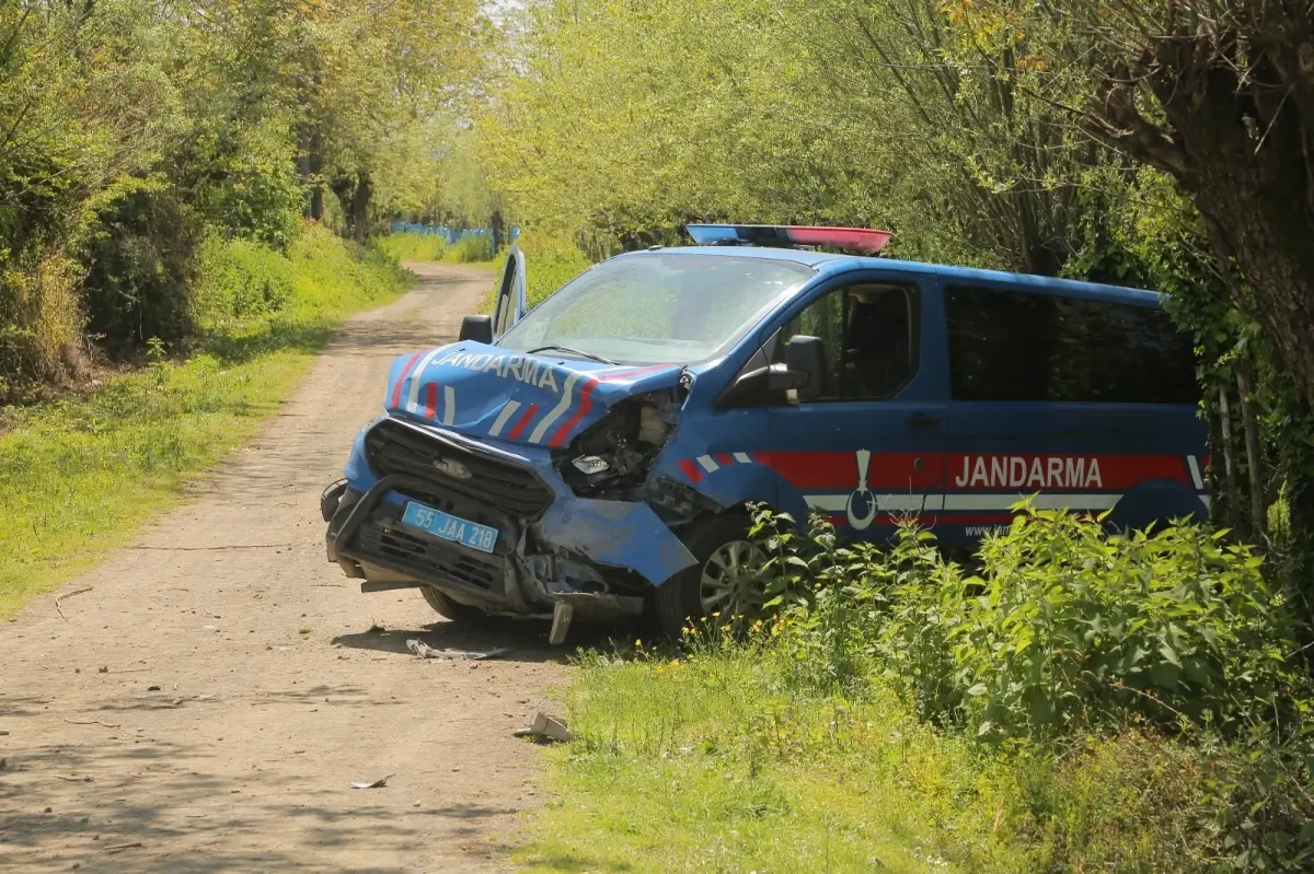 Jandarma Aracına Çarpan Sürücü Hayatını Kaybetti