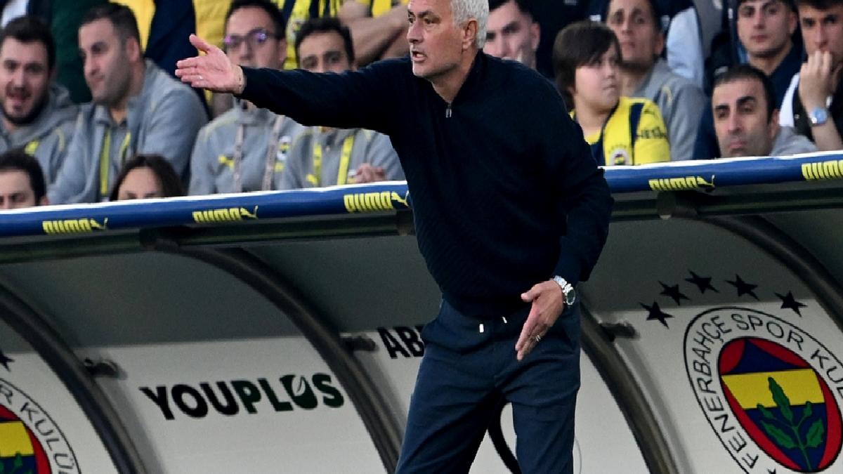 Jose Mourinho: 12 puan alsak da 0 alsak da ikinci bitireceğiz
