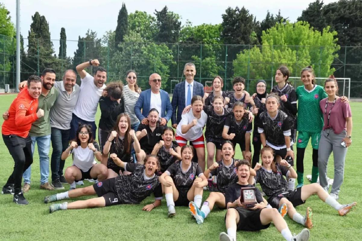 Kadın Futbol Turnuvası Şampiyonu TOKİ Atakent