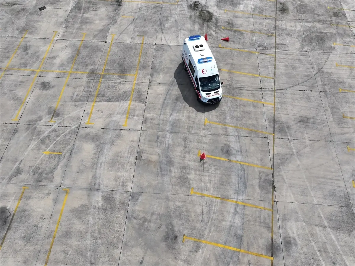 Kadın Sağlık Çalışanlarına Ambulans Sürüş Eğitimi