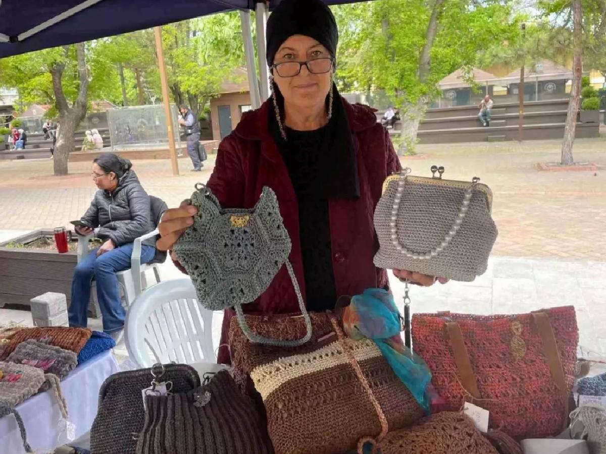 Kadriye Tutku, Hobi Olarak Başladığı Hasır Çanta Üretimini İnternetle Geliştiriyor