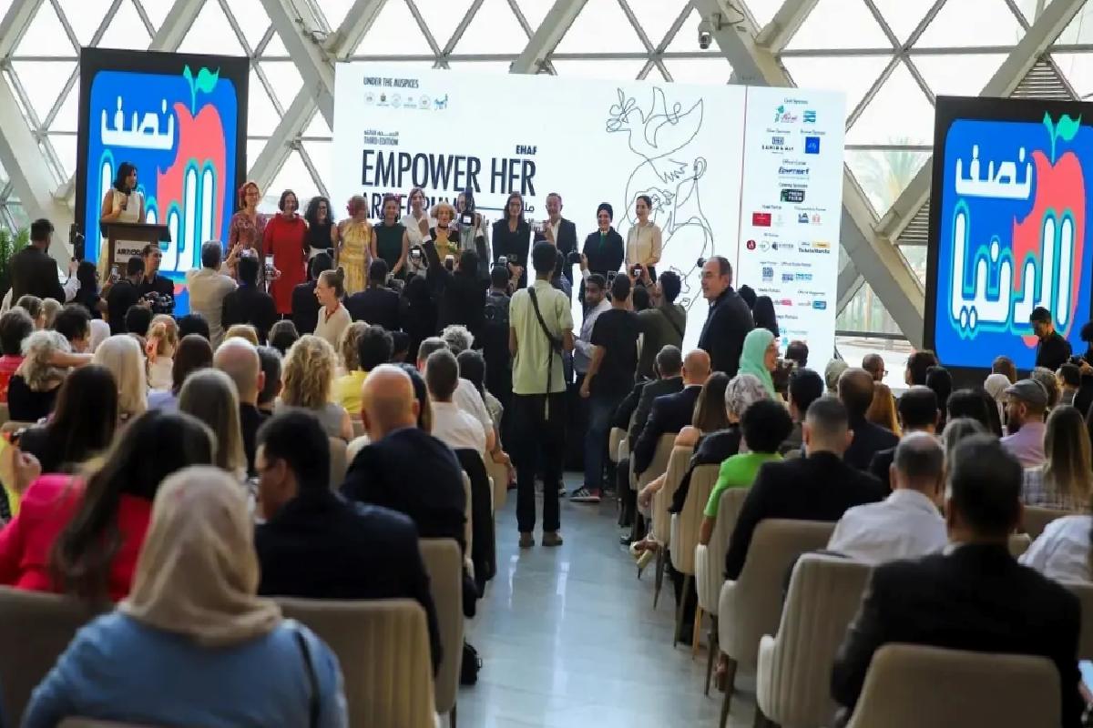Kahire’de Kadını Güçlendir Çağdaş Sanat Fuarı Açıldı