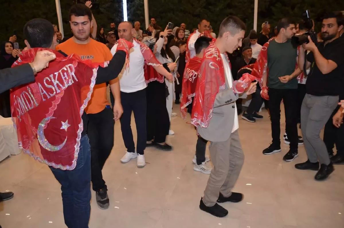Kahramankazan’da Engelli Gençlere Asker Kınası