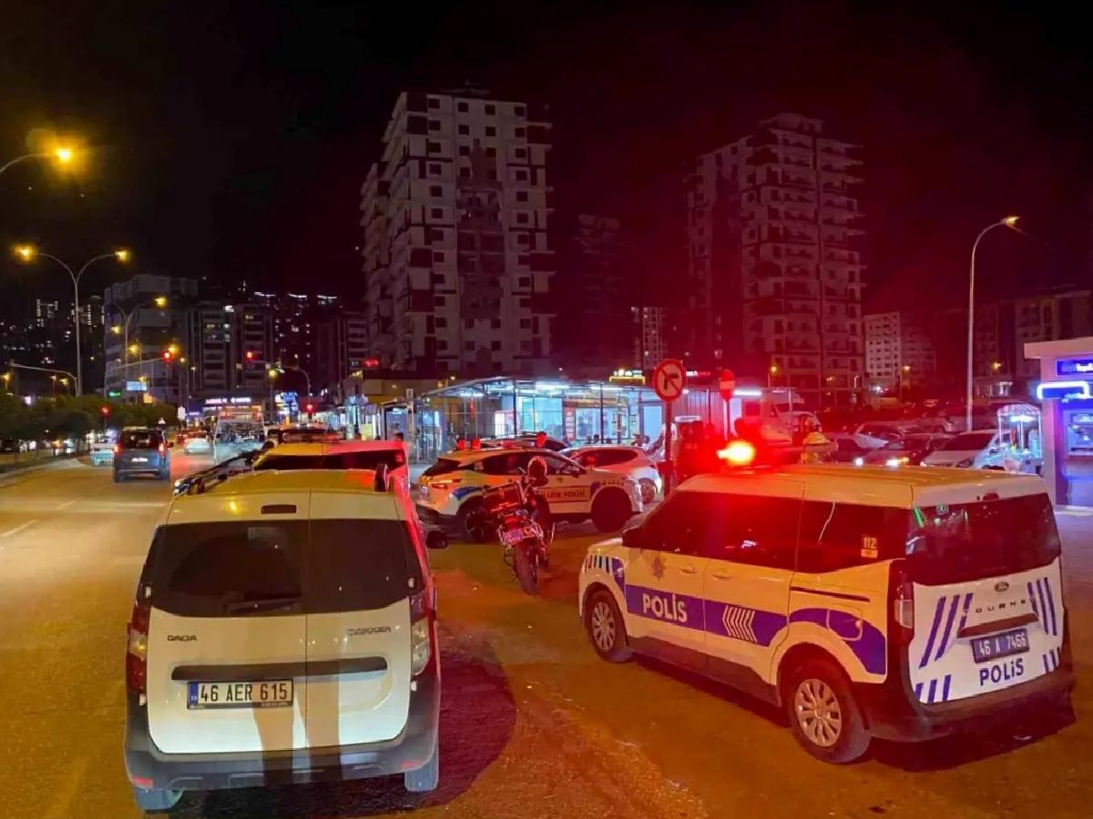 Kahramanmaraş’ta Ehliyetsiz Sürücü Polise Çarptı