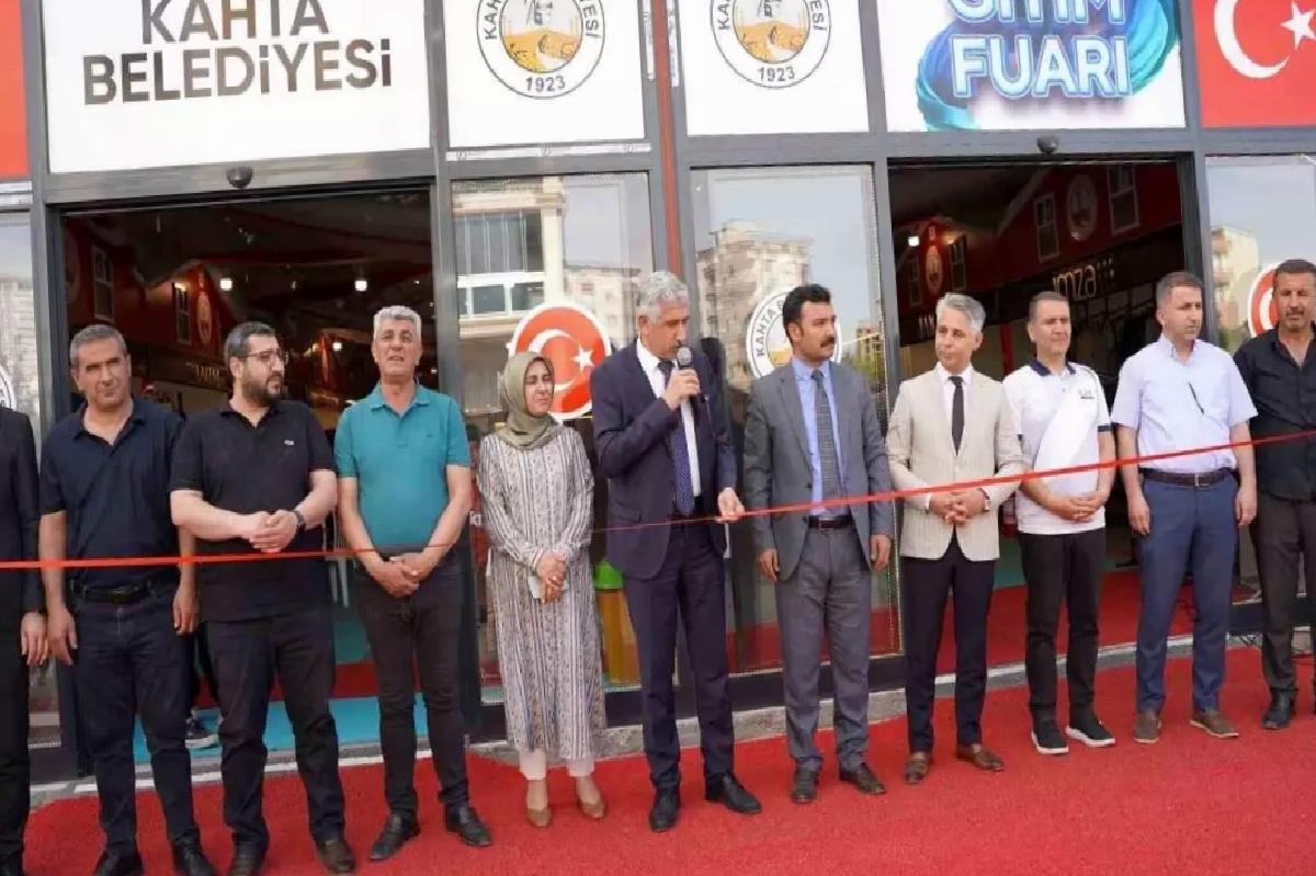 Kahta’da Ramazan Çarşısı’nda Giyim Fuarı Açıldı