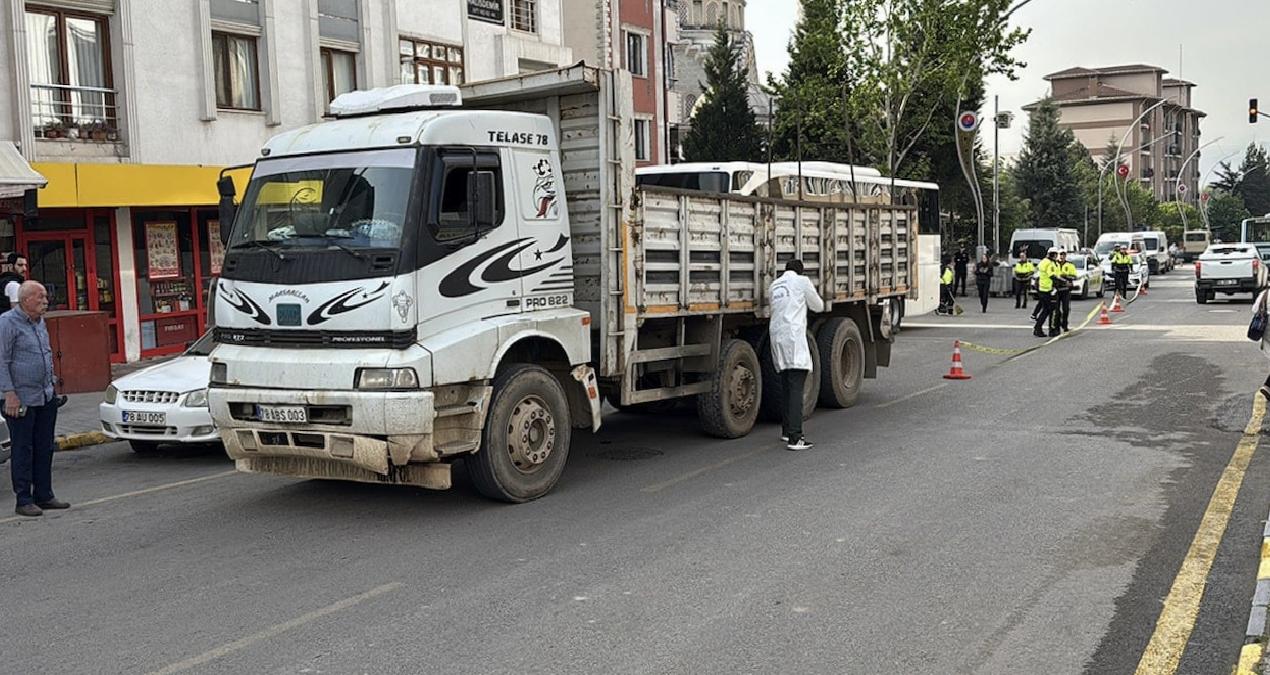 Kamyonun çarptığı 18 yaşındaki yaya hayatını kaybetti