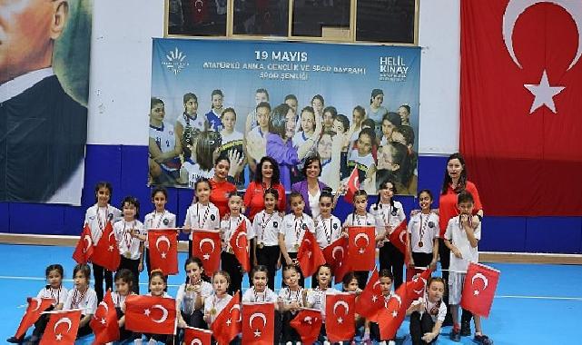 Karabağlar Belediyesi Spor Okulu Öğrencileri, 19 Mayıs Spor Şenliği’nde Buluştu