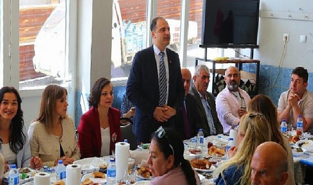 Karabağlarlı muhtarlardan Başkan Kınay’a sürpriz kahvaltı
