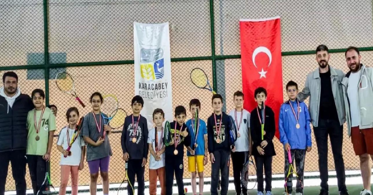 Karacabey Belediyesi’nden Minik Sporculara Tenis Turnuvası