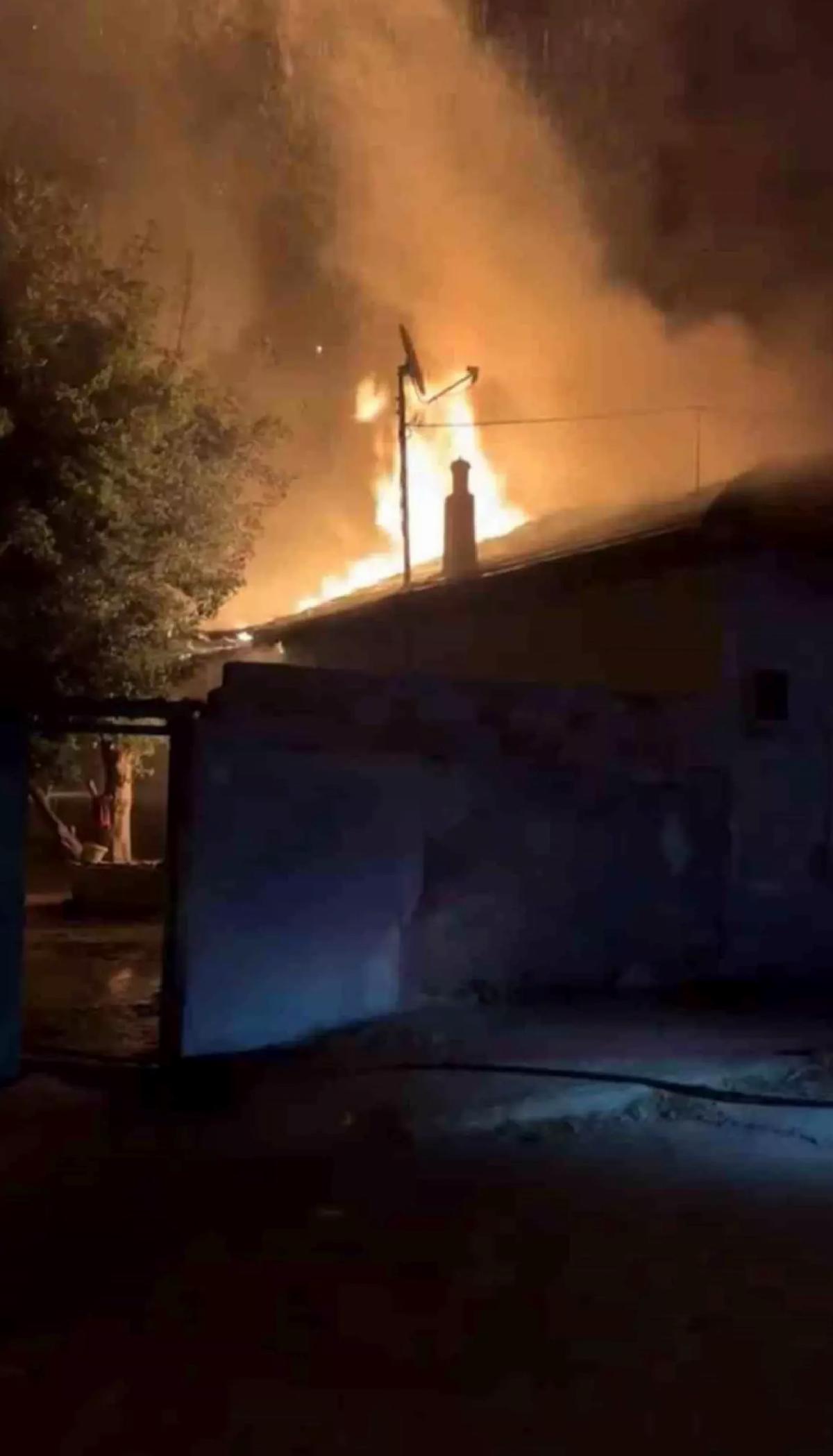 Karacabey’de Ahır Yangını: 150 Kanatlı Telef Oldu