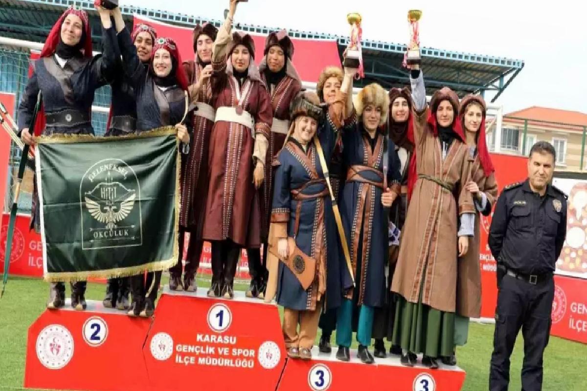 Karasu’da Geleneksel Türk Okçuluğu Şampiyonası Düzenlendi