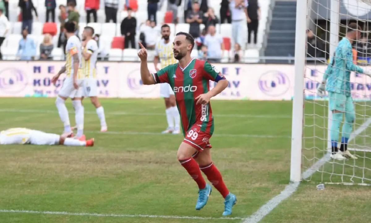 Karşıyaka’da Cenk Ahmet Sakatlandı