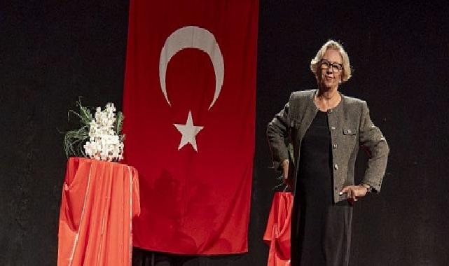 Karşıyaka’nın çınarlarından renkli defile