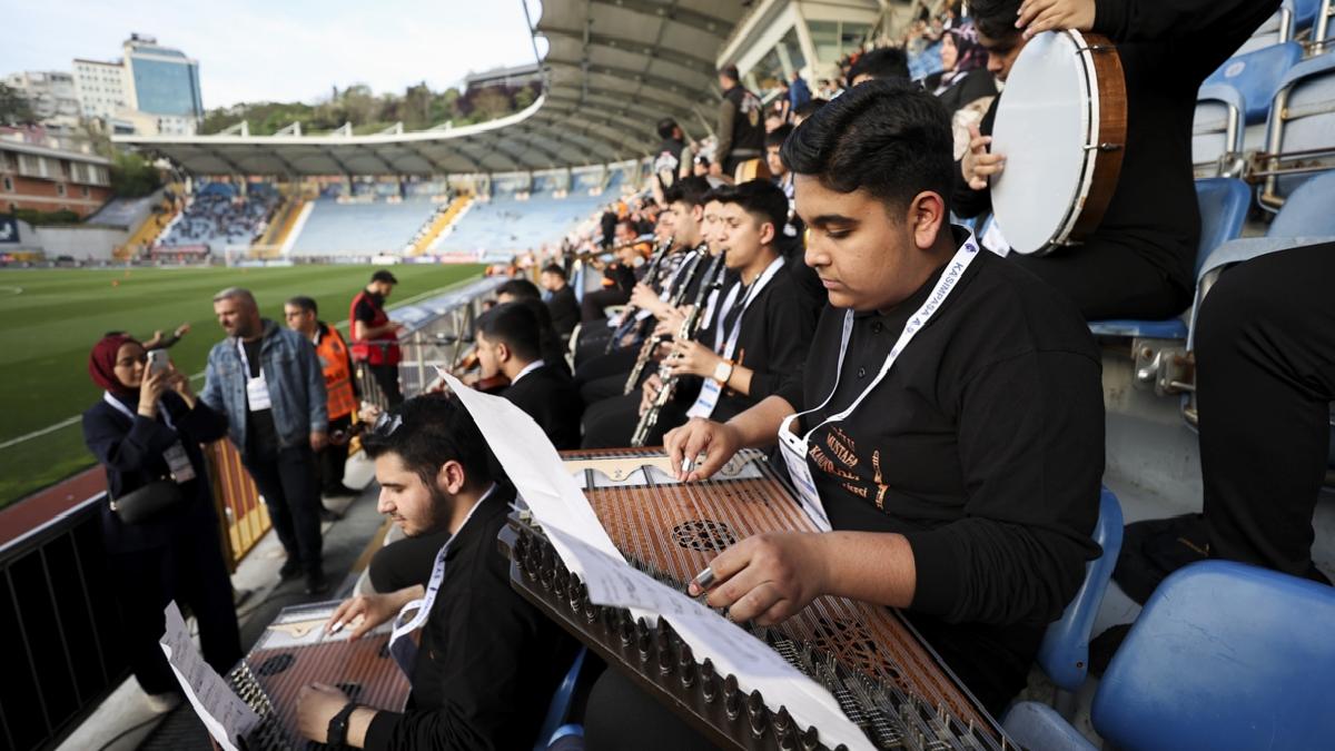 Kasımpaşa – Trabzonspor maçı öncesinde müzik etkinliği yapıldı