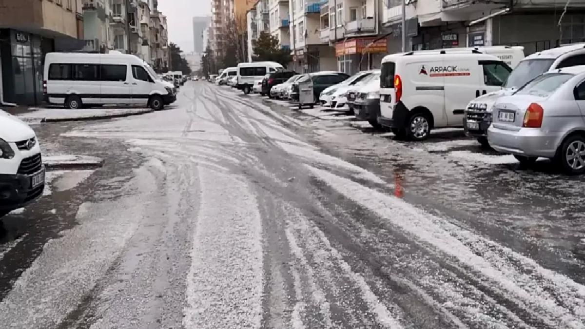 Kayseri’de Dolu ve Sağanak Yağış Etkili Oldu