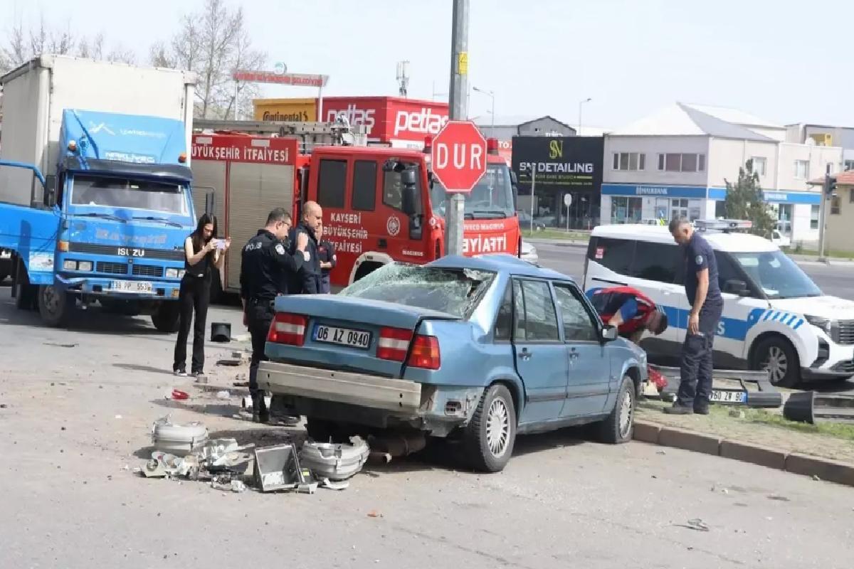 Kayseri’de Otomobil-Kamyonet Çarpışması: 1 Yaralı