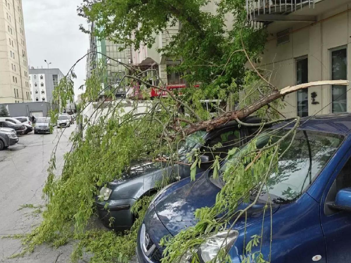 Kayseri’de Rüzgar Otomobilleri Vurdu