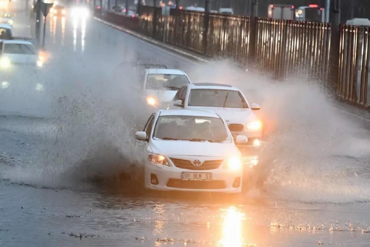 Kayseri’de Sağanak Yağış Hayatı Olumsuz Etkiledi