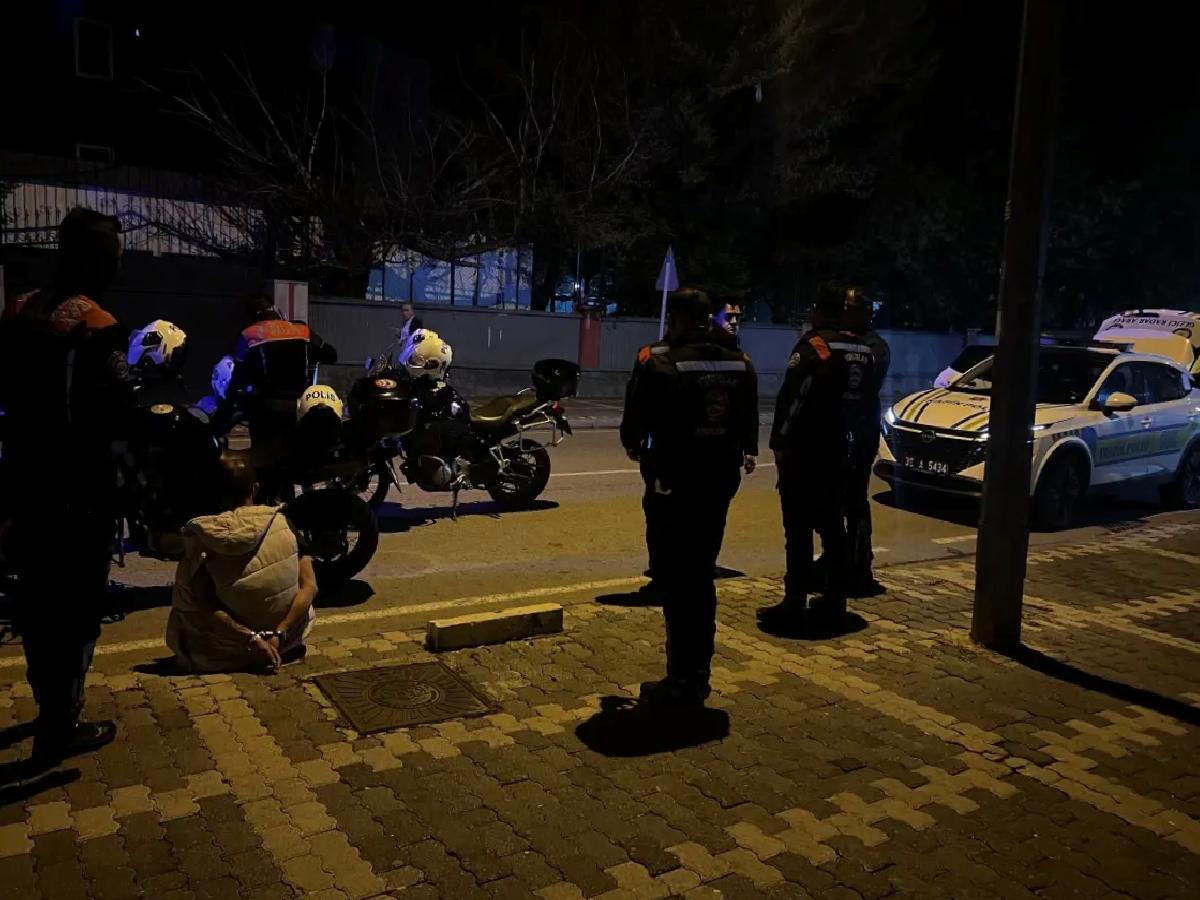 Kayseri’de Uyuşturucu ve Ehliyetsiz Sürücü Yakalandı