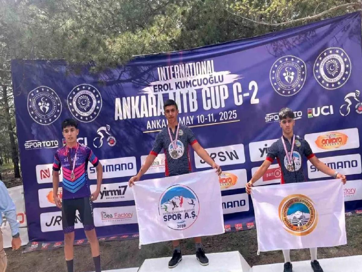 Kayserili Bisikletçiler Ankara MTB Cup’ta Altın ve Bronz Madalya Kazandı