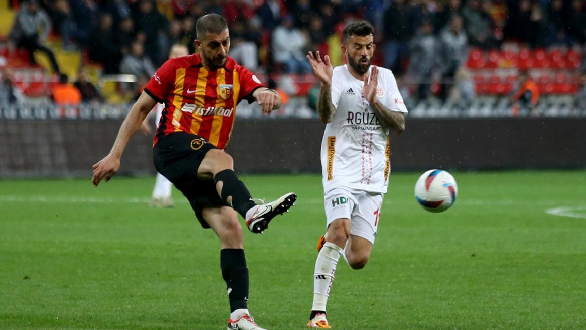 Kayserispor konuk ettiği Antalyaspor’u 3 golle geçti