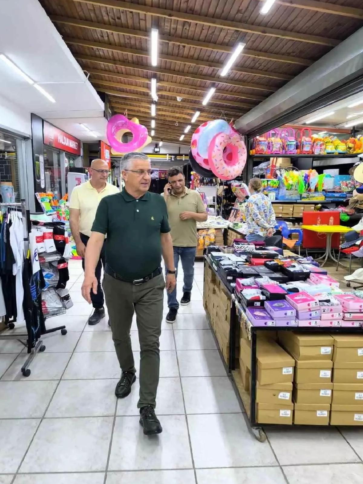 Kemer Belediye Başkanı Topaloğlu, Beldibi Esnafını Ziyaret Etti