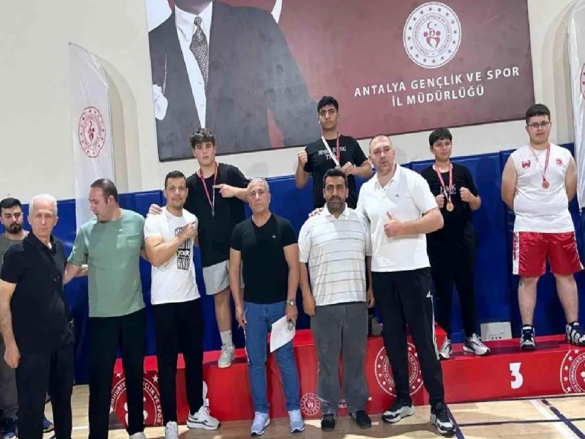 Kemer Belediyesi Kick Boks Takımı’ndan Büyük Başarı