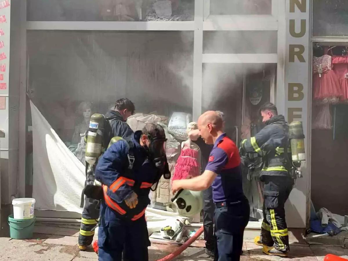 Keşan’da Çocuk Giyim Mağazasında Yangın