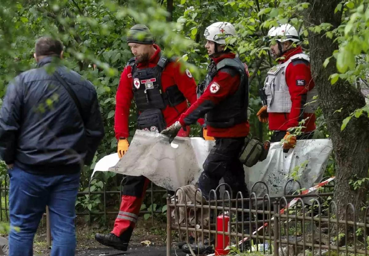 Kiev’e Saldırıda Anne ve Oğlu Hayatını Kaybetti, Ukrayna Moskova’yı Hedef Aldı