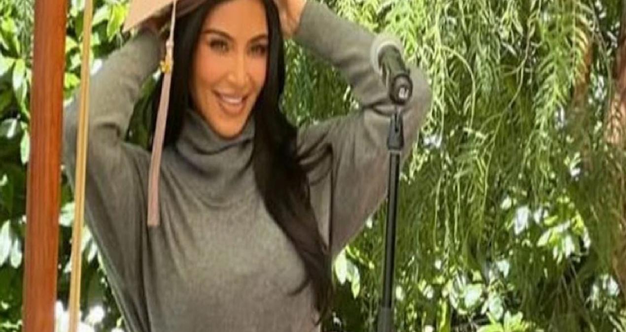 Kim Kardashian hukuk eğitimini yedi yılda bitirdi