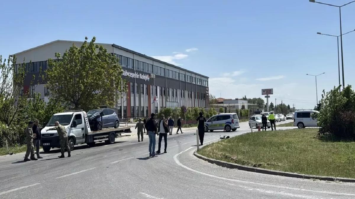 Kırklareli’nde Askeri Araç ile Otomobil Çarpıştı