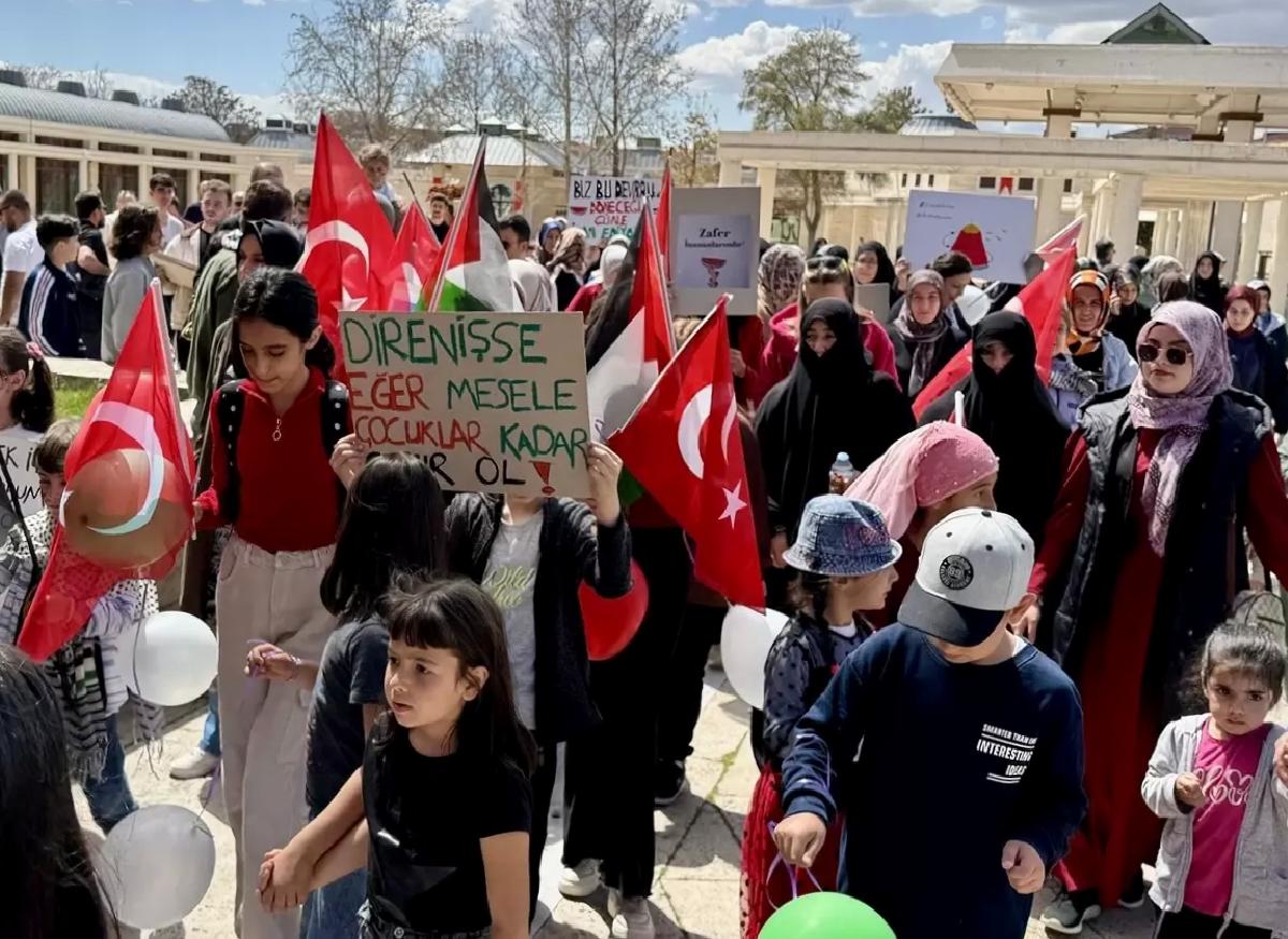 Kırşehir’de çocuklar Gazze’ye destek için yürüdü