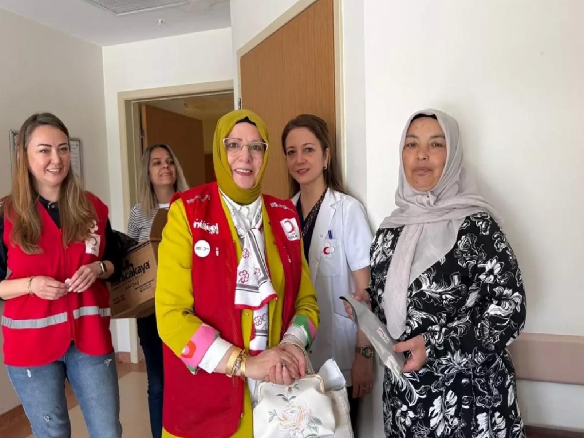 Kızılay’dan Anneler Günü Ziyareti