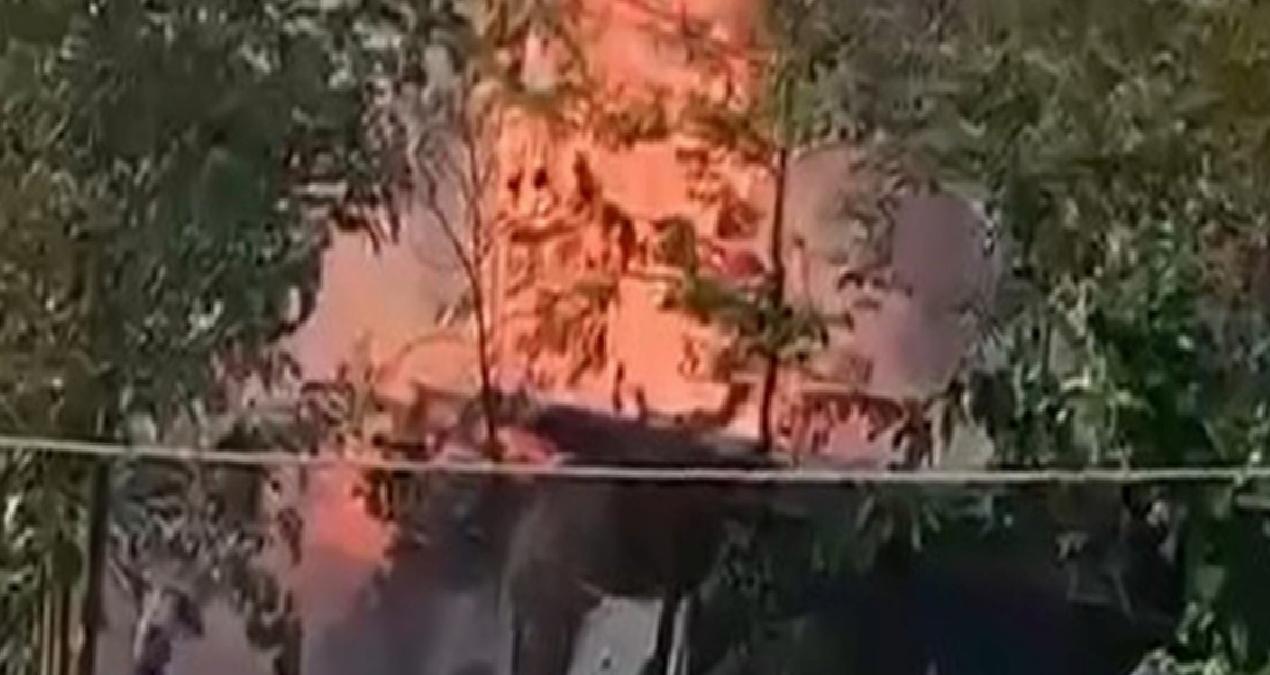 Kocaeli’de odunluk alev alev yandı
