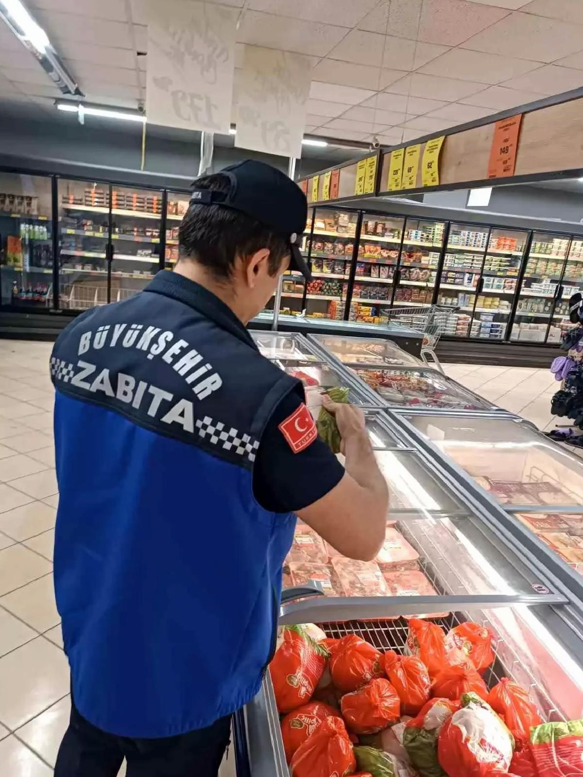 Kocaeli’de Zabıta Ekiplerinden Market Denetimleri
