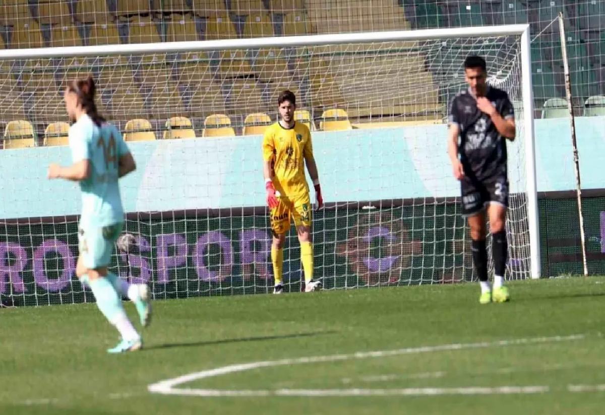 Kocaelispor, Kaleci Batuhan Şen ile Yollarını Ayırdı