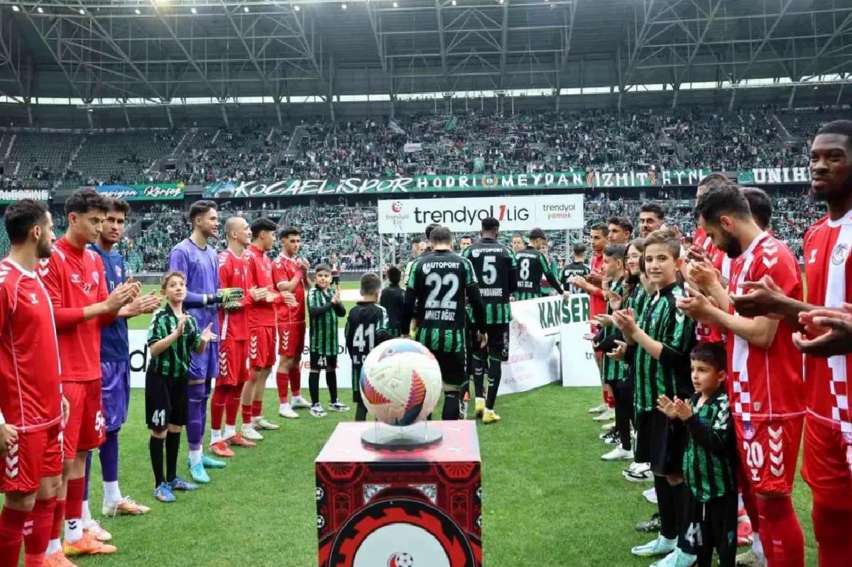Kocaelispor Şampiyonluk Coşkusuyla Son Maçına Çıktı
