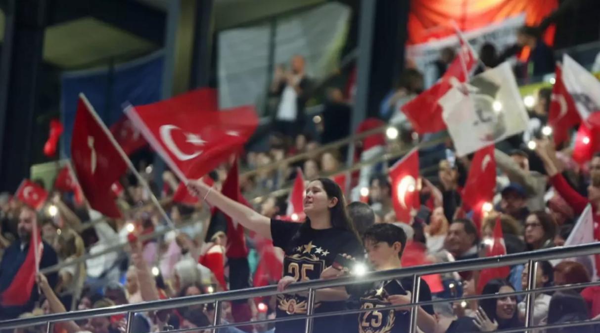 Küçükçekmece’de 19 Mayıs Coşkusu: Gençlik Yürüyüşü ve Kutlamalar