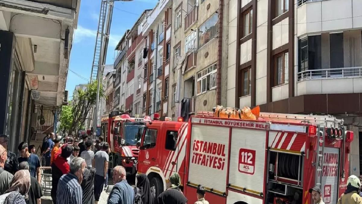 Küçükçekmece’de Çatı Yangını Kontrol Altına Alındı