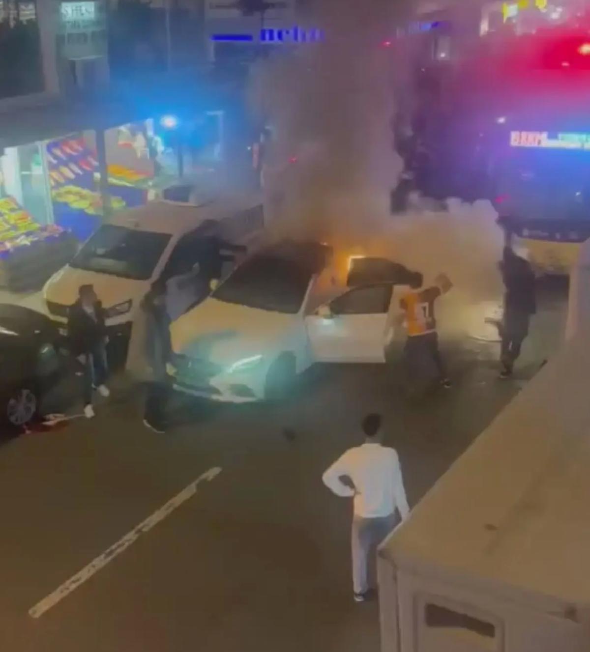 Küçükçekmece’de Havai Fişek Yangını