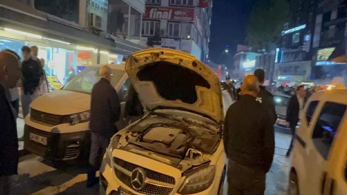 Küçükçekmece’de Havai Fişekle Araç Yangını