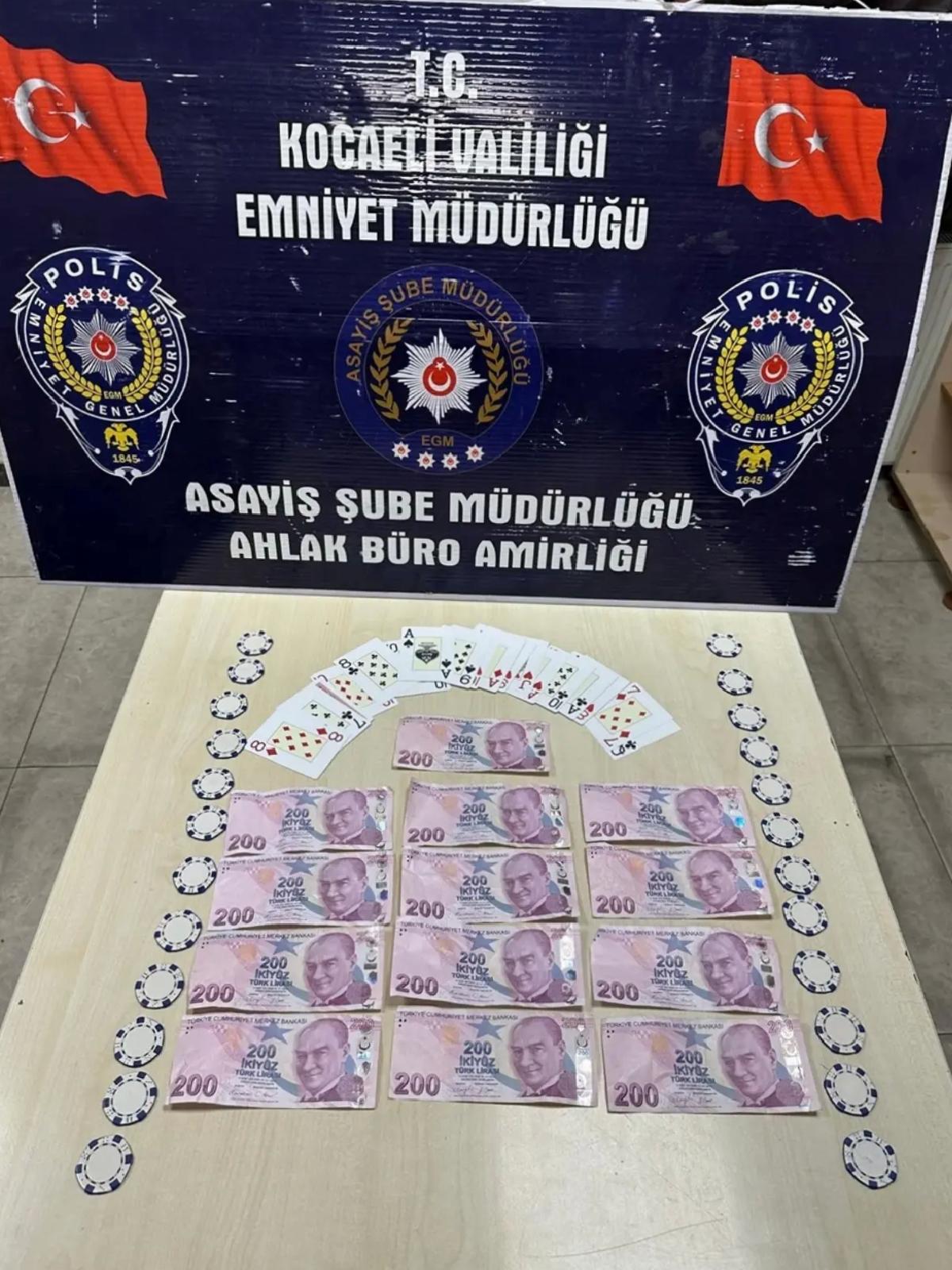 Kumar Oynayan 3 Kişiye Cezayı Kaptırdı