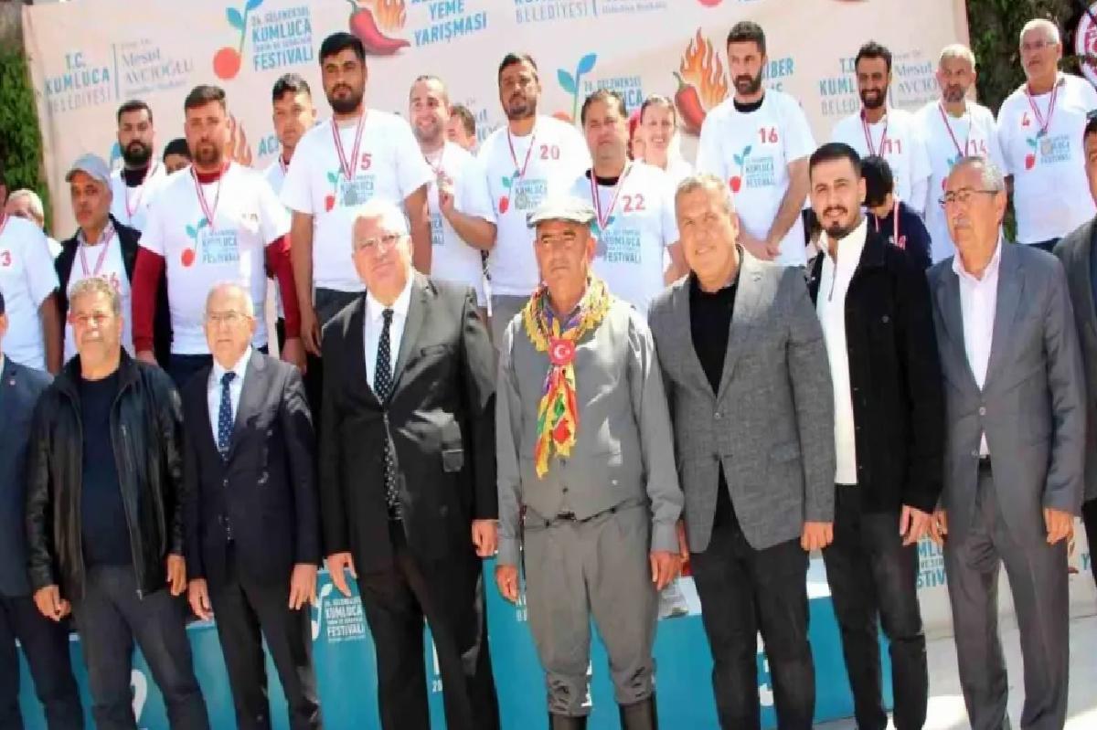 Kumluca’da Acı Biber Yeme Yarışması Renkli Anlara Sahne Oldu
