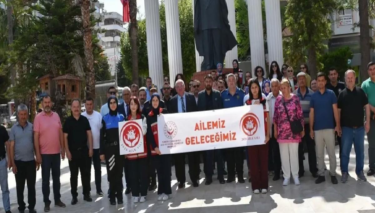 Kumluca’da Aile Yılı Korteji