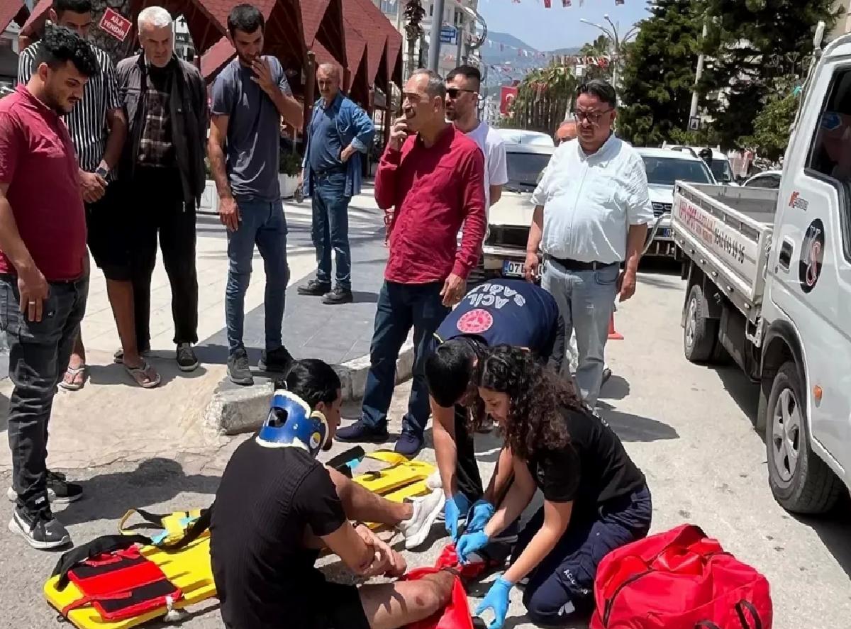 Kumluca’da Kamyonet ile Motosiklet Çarpıştı