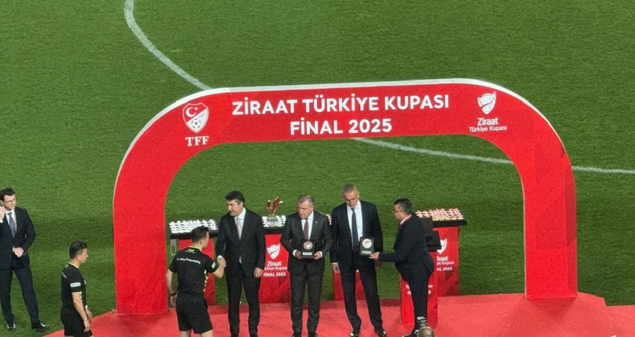 Kupa finalinde İbrahim Hacıosmanoğlu’na şok protesto!