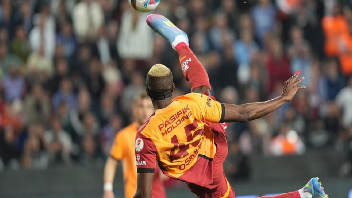 Kupa zaferinin oyuncusu Victor Osimhen oldu