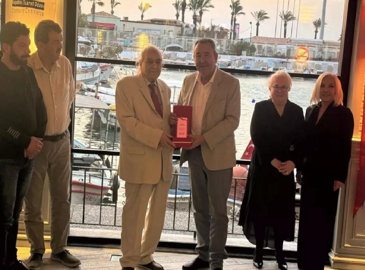 Kuşadası Ticaret Odası’nda Plaket Töreni