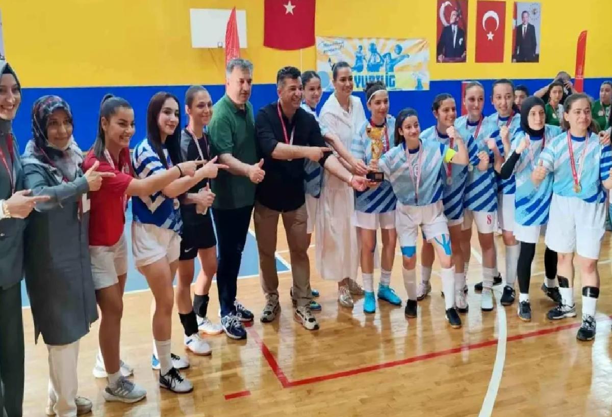 Kütahya Kız Futsal Takımı Şampiyon