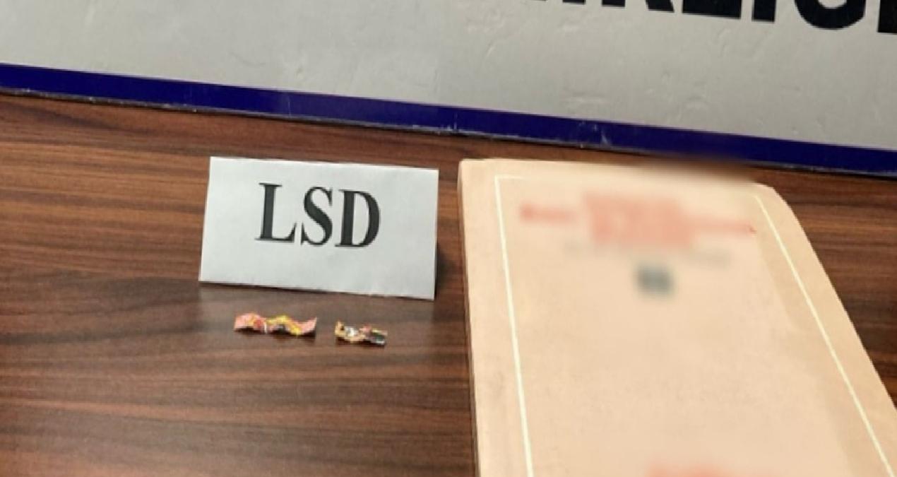 Kütahya’da kitap sayfaları arasında uyuşturucu satan şüpheli yakalandı